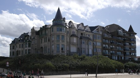 Geitenweg 5, 7, 9 et Zeedijk 81, 83, 85, 87, La Panne, ensemble de 7 villas  'Anita', 'Arc-en-ciel', 'Coup-de-Vent', 'Morning Star', 'Montreal', 'La Rafale' et 'La Falaise', dont la dernière fortement transformée (© T. Verhofstadt, photo 2019)