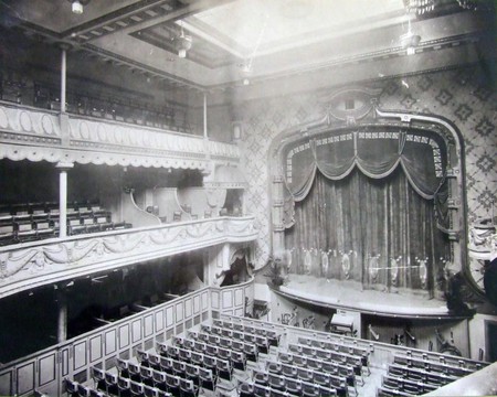 Winter Palace, Boulevard Adolphe Max 124, Bruxelles, salle de spectacle (© Fondation CIVA Stichting/AAM, Brussels /Paul Hamesse)