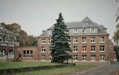 Chaussée de Tirlemont 85, Jodoigne, ancienne Ecole normale pour Jeunes Filles (© T. Verhofstadt, photo 2001)