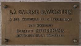 Ravensteingalerij, Brussel, bronzen inhuldigingsplaat (© T. Verhofstadt, foto 2019)